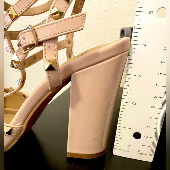 NEW  FAHRENHEIT STUDDED STRAPPY PUMPS , NUDE Sz 8-8.5 - Picture 7 of 11